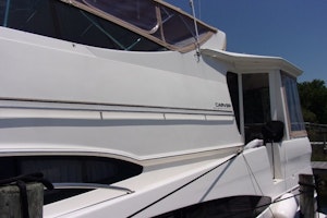 Picture Of: 46' Carver 466 Carver Aft Cabin 2004 Yacht For Sale | 3 of 47