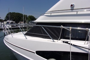 Picture Of: 46' Carver 466 Carver Aft Cabin 2004 Yacht For Sale | 4 of 47