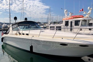 Picture Of: 40' Sea Ray 400 Express Cruiser 1998 Yacht For Sale | 1 of 28
