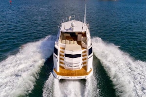 Picture Of: 52' Regal 5260 Sport Coupe 2010 Yacht For Sale | 4 of 47