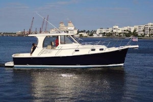 Picture Of: 31' Mainship Pilot 31 2009 Yacht For Sale | 2 of 17