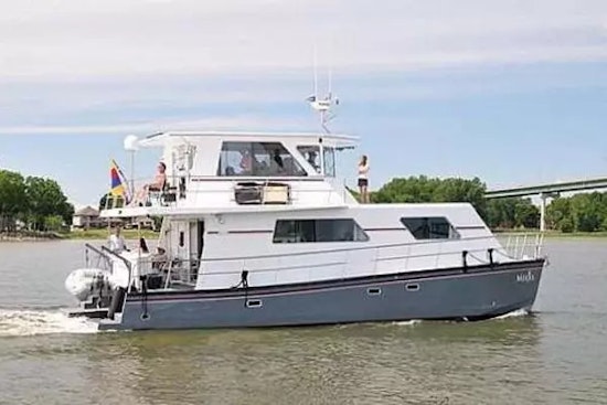 Custom Artisanal Power Catamaran Yacht For Sale