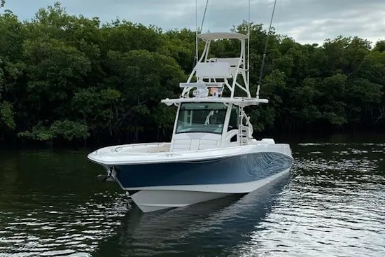 Boston Whaler 370 Outrage Yacht For Sale