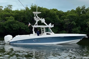 Picture Of: 37' Boston Whaler 370 Outrage 2015 Yacht For Sale | 1 of 25
