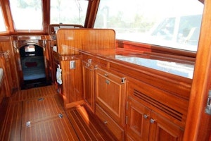 Picture Of: 41' Windsor Craft by Vicem Yacht 40' Hardtop 2009 Yacht For Sale | 3 of 16