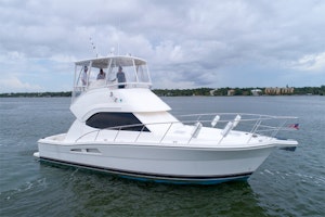 Picture Of: 42' Riviera 42 Convertible 2008 Yacht For Sale | 4 of 23