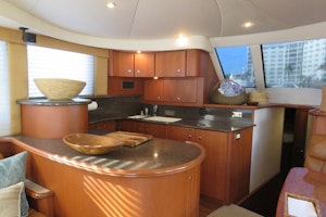 Picture Of: 48' Silverton 48 Convertible 2005 Yacht For Sale | 4 of 22