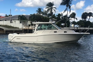 Picture Of: 34' Boston Whaler 345 Conquest 2018 Yacht For Sale | 2 of 24