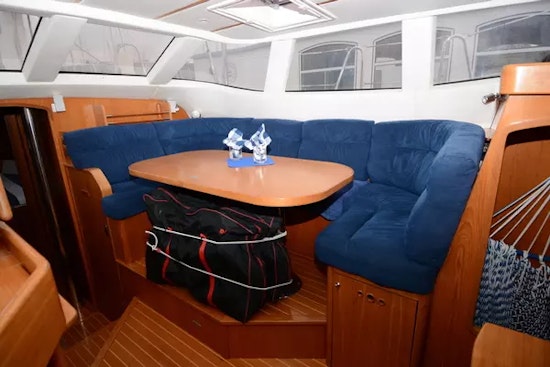Wauquiez 43 Pilot Saloon Yacht For Sale