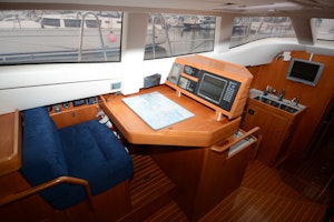 Picture Of: 43' Wauquiez 43 Pilot Saloon 2001 Yacht For Sale | 4 of 27