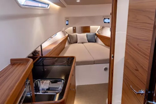 Nimbus C11 Yacht For Sale