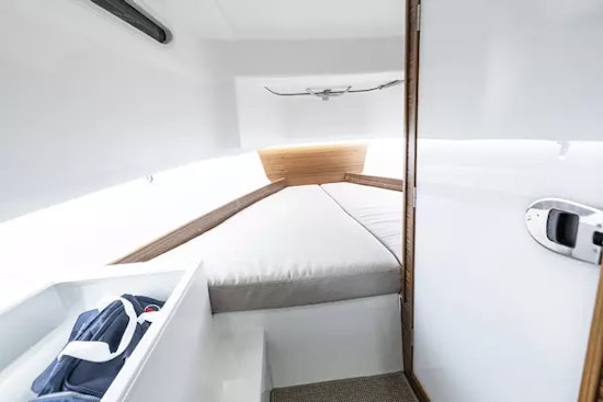 Nimbus T8 Yacht For Sale