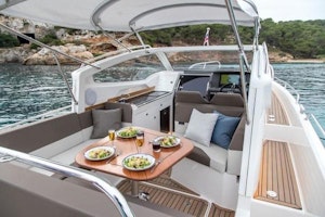 Nimbus W9 Yacht For Sale