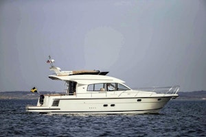 Nimbus 405 Flybridge Yacht For Sale
