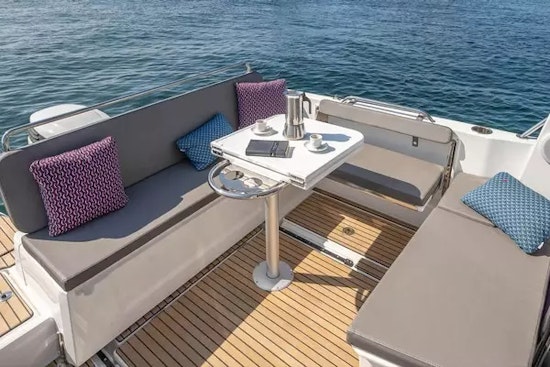 Beneteau Antares 8 Yacht For Sale