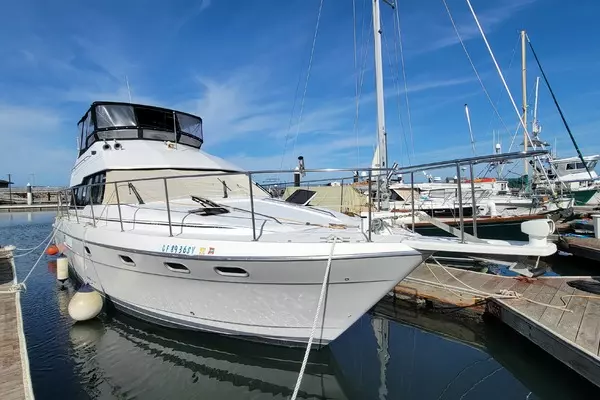 1993 Bayliner 4388 Motoryacht 43' Yacht For Sale | SEA CAT