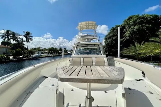 Boston Whaler 420 Outrage Yacht For Sale