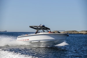 Nimbus T8 Yacht For Sale