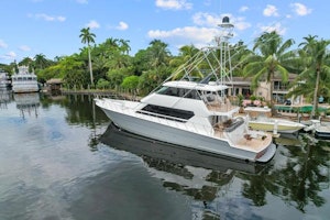 Hatteras 82 Convertible Yacht For Sale