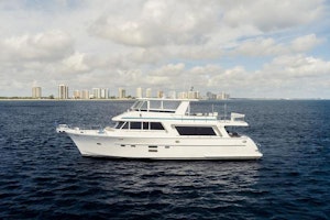 Picture Of: 68' Hampton 680 Endurance 2013 Yacht For Sale | 3 of 128