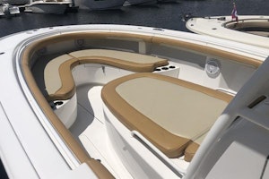 Mag Bay 33 CC Yacht For Sale