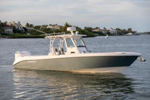 Everglades 325CC Yacht For Sale