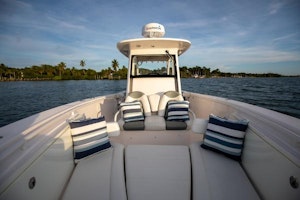 Everglades 325CC Yacht For Sale