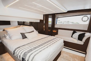 Prestige 520 Flybridge Yacht For Sale