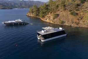 Custom Luxurious Home Catamaran Yacht For Sale