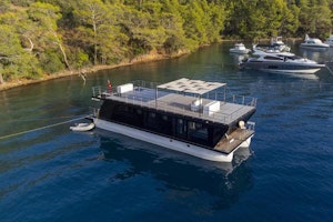 Custom Luxurious Home Catamaran Yacht For Sale