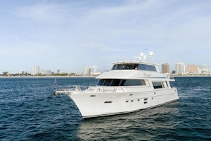 Picture Of: 73' Hampton 720 Endurance Wide Body 2019 Yacht For Sale | 3 of 190