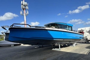Axopar 37 XC CROSS CABIN Yacht For Sale