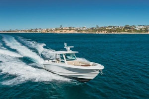 Boston Whaler 380 Outrage Yacht For Sale
