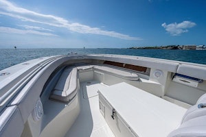 Hydra-Sports 4200 Yacht For Sale
