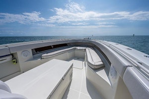 Hydra-Sports 4200 Yacht For Sale
