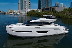 Carver C52 Coupe Yacht For Sale