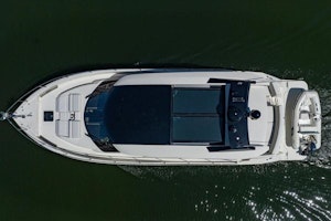 Carver C52 Coupe Yacht For Sale