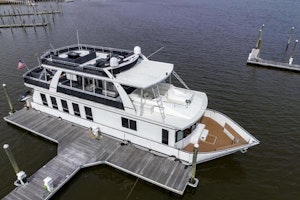 Fantasy 82 Coastal Yacht Yacht For Sale