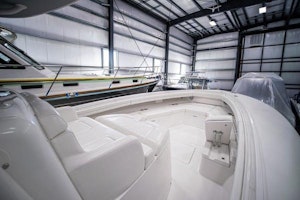 Regulator Center Console Yacht For Sale