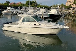 Boston Whaler 345 Conquest Yacht For Sale