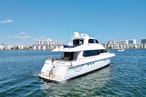 Lazzara Yachts 76 Yacht For Sale