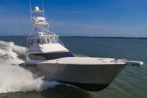 Hatteras 60 Convertible Yacht For Sale