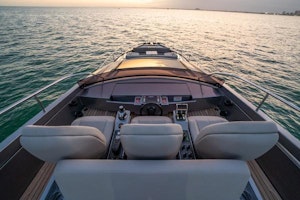 Pershing 8X Yacht For Sale