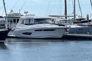 Regal 38 GRAND COUPE Yacht For Sale