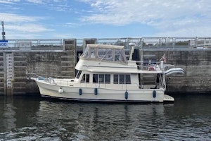 Mainship 400 Yacht For Sale