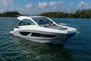 Beneteau Gran Turismo 32 Outboard Yacht For Sale