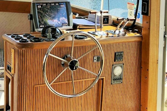 Tollycraft 44 CPMY Yacht For Sale