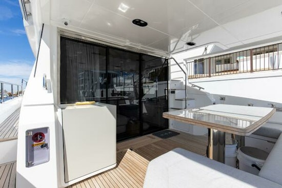 Azimut 60 Flybridge Yacht For Sale