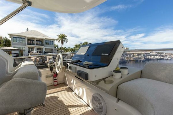 Azimut 60 Flybridge Yacht For Sale