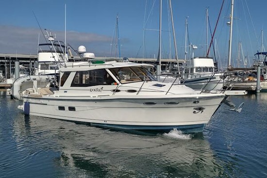Cutwater Sedan Yacht For Sale